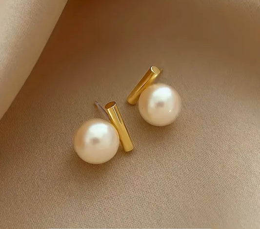 Pearl Design elegant Earrings.